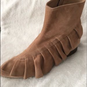 Anthropologie Ruffled ankle boots 37